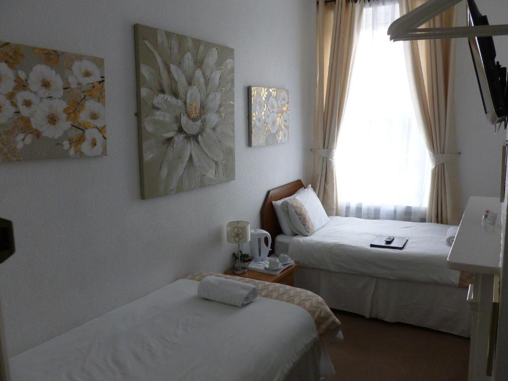 Inn Cart And Horses 3*