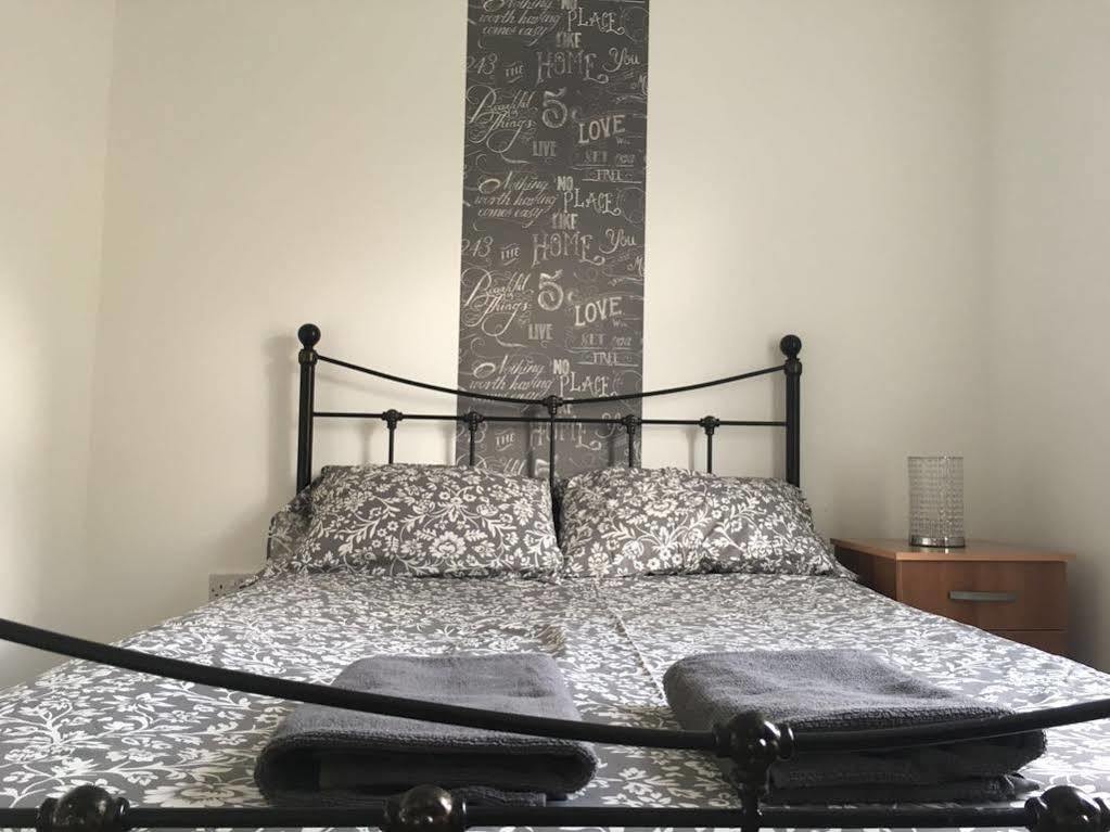 Edgware Road Apartment *