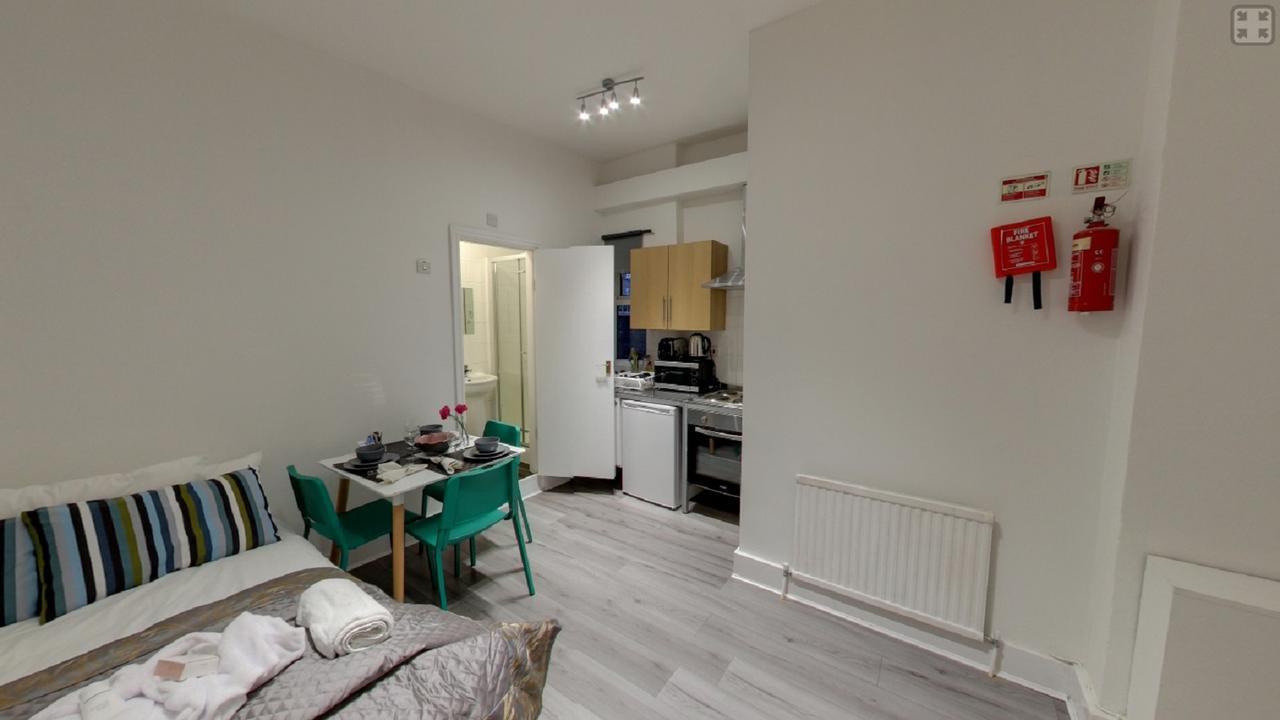 Apartment Queen Park London