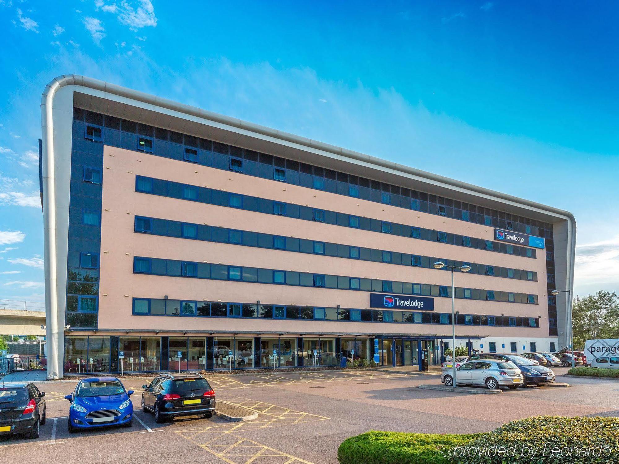 Travelodge Airport Hotel 3*