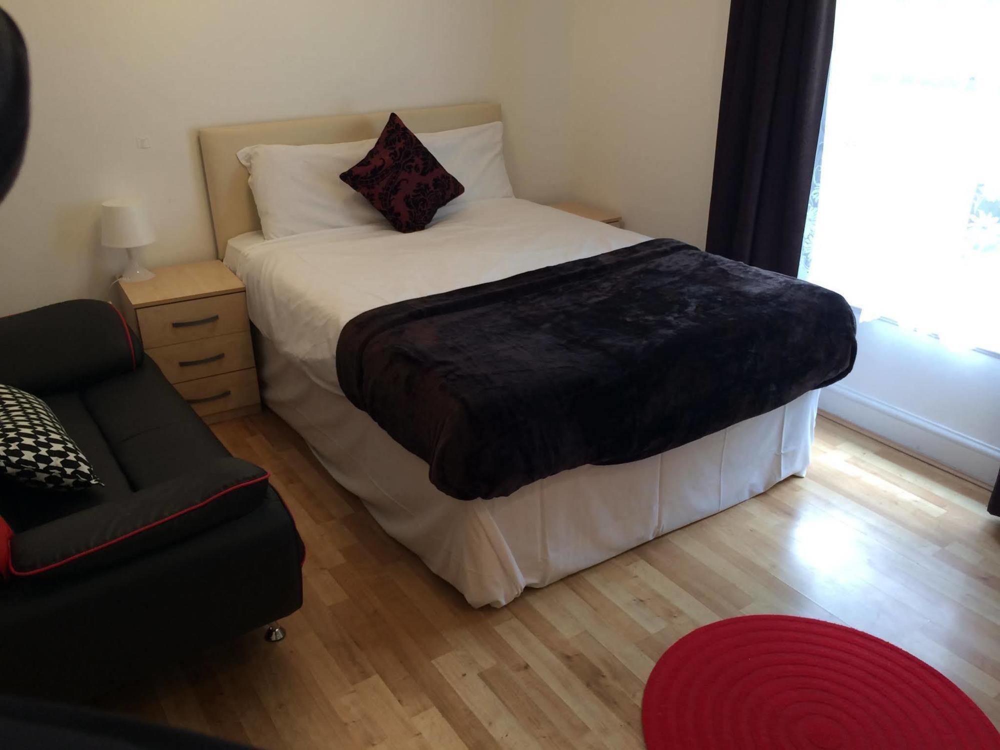 Wellington Road Apartment *
