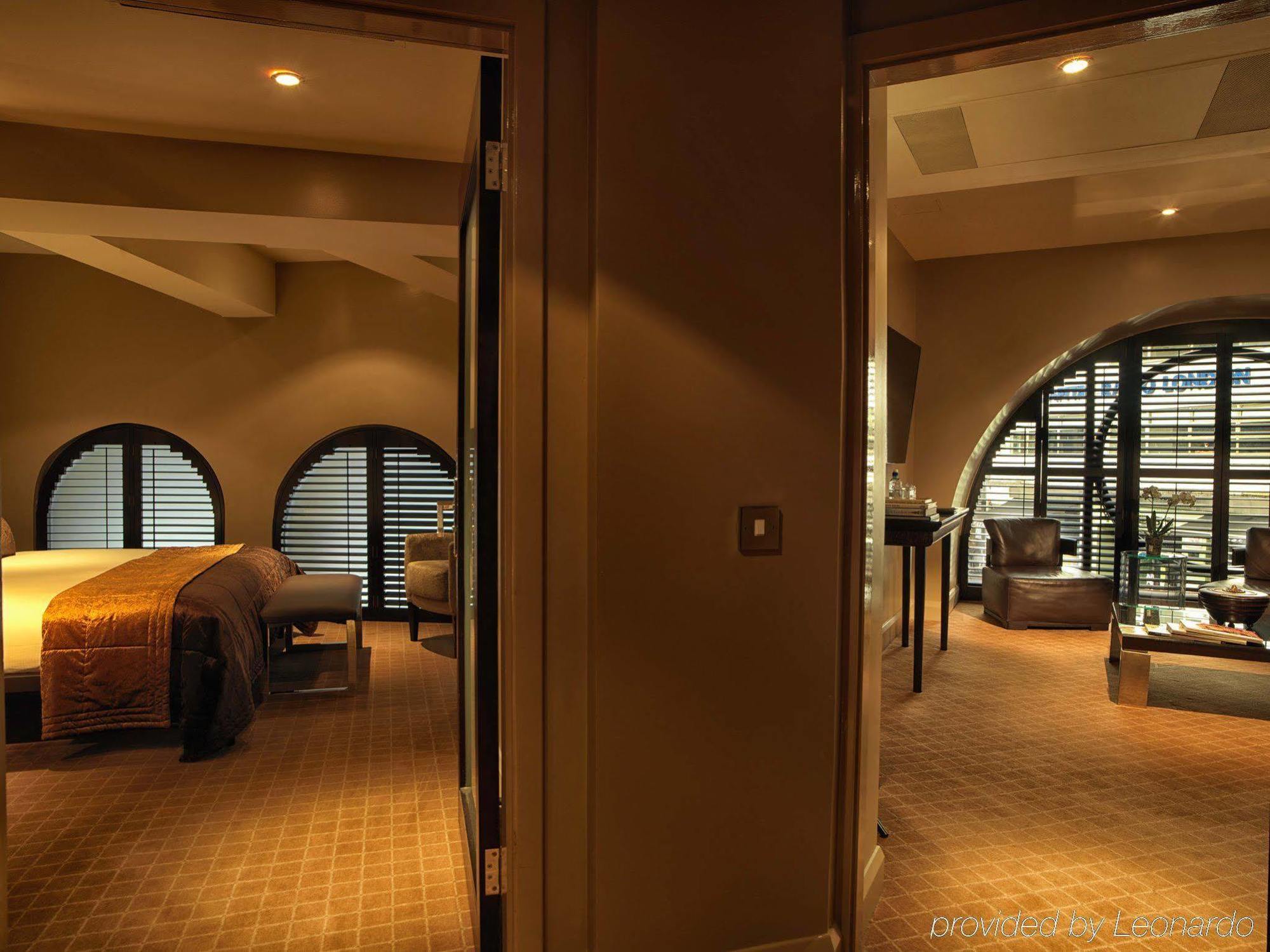 Radisson Blu Hotel, Leicester Square - Formerly Hampshire Hotel London