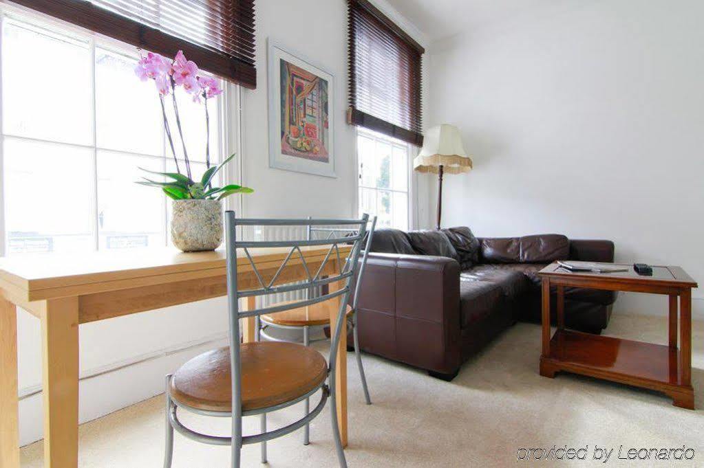Pimlico Apartment *
