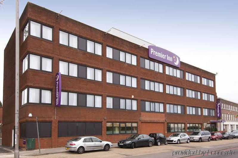 Premier Hanger Lane Hotel Londres