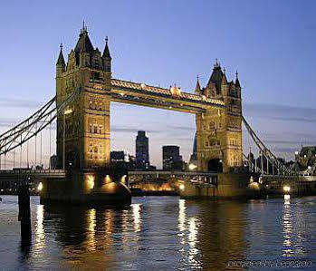 Hostel Gallery Hyde Park London