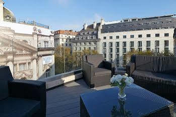 Stayo Exeter Street Hotel 3*