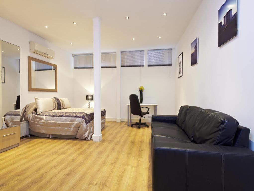 Aparthotel Hyde Park & 3*
