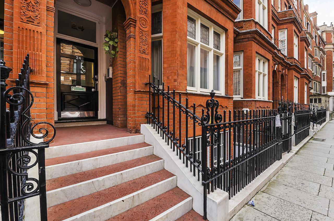Knightsbridge *