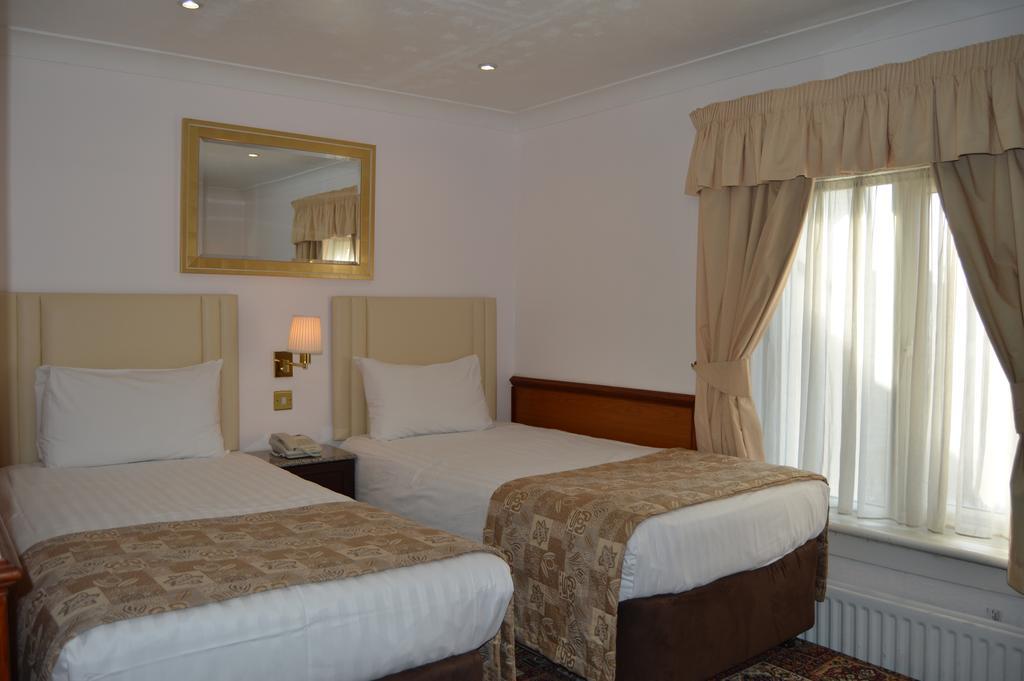 Hotel Holiday Villa Hotel 3*