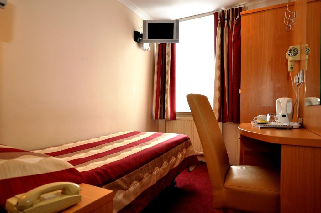 Hotel Queens Park 3*