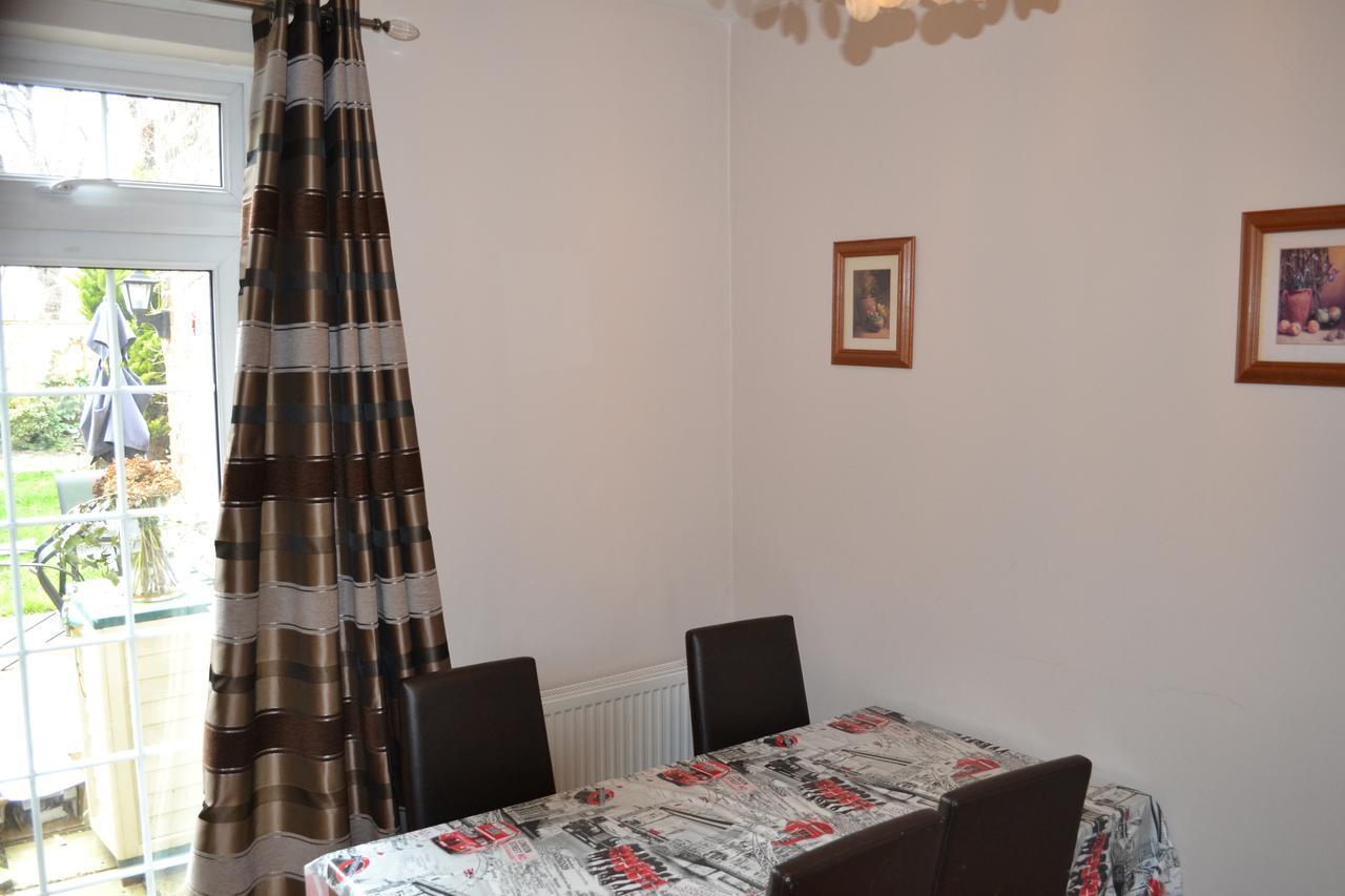 2 Bedroom House -ealing Holiday home *