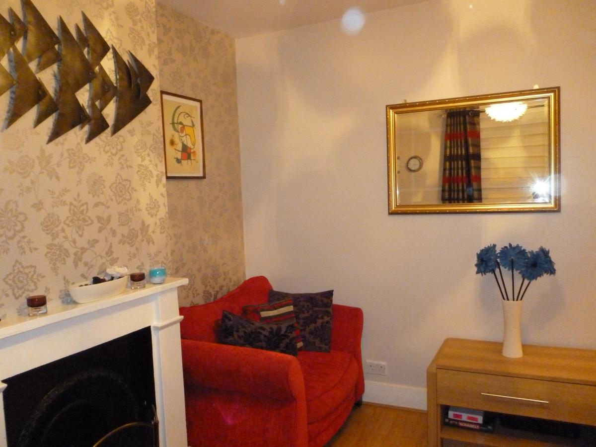 2 Bedroom House -ealing Holiday home London