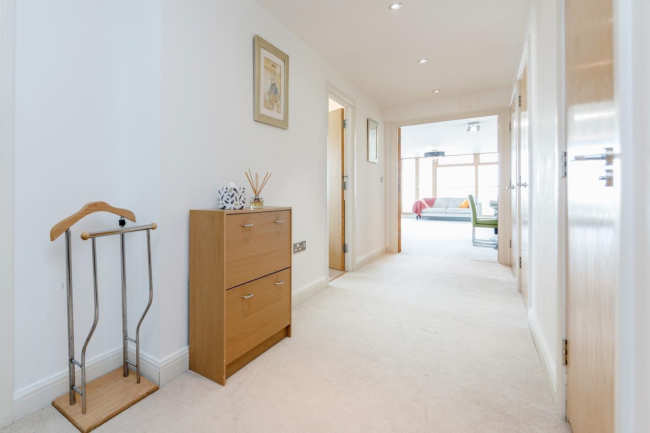 Docks Excel Apartment