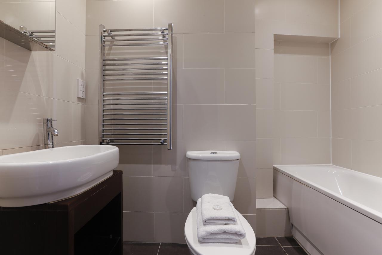 Charter Apartment *