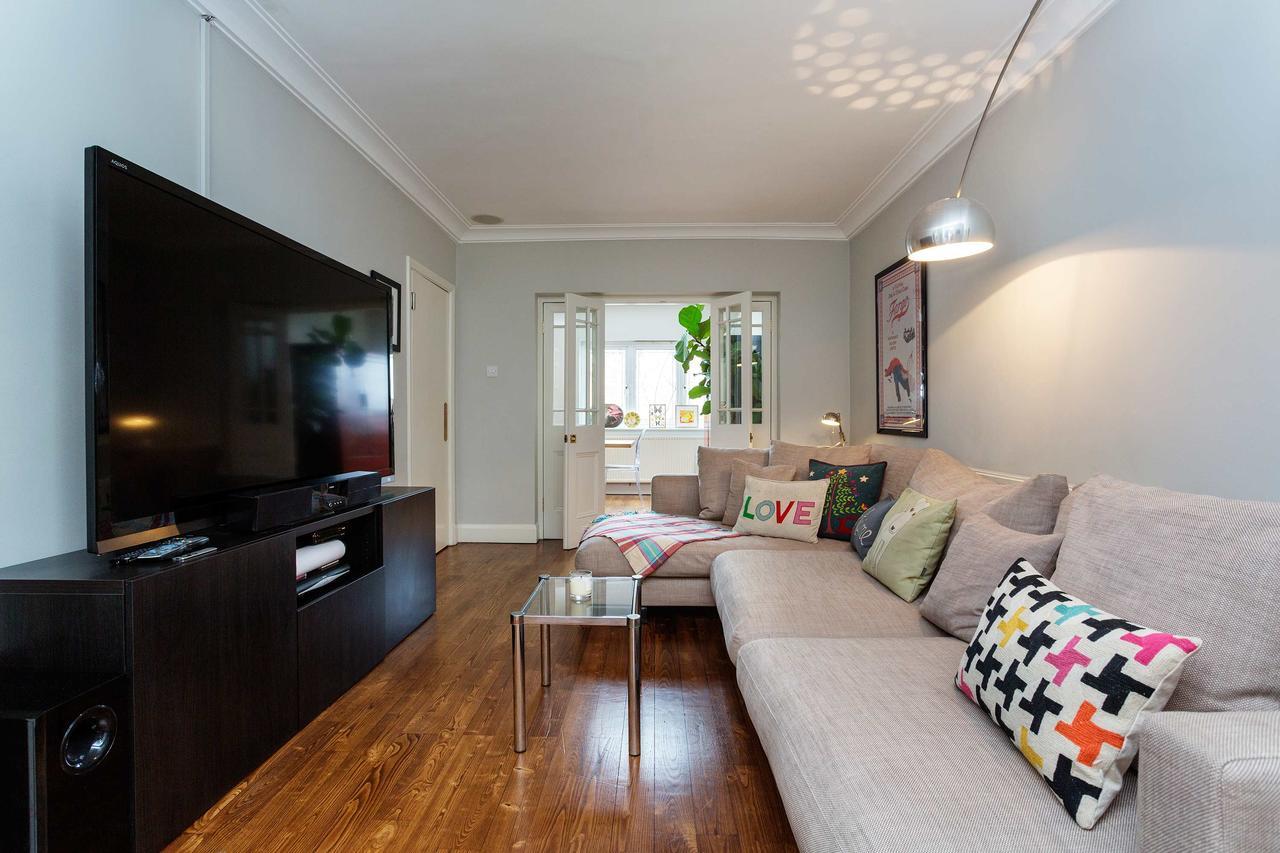 Veeve - Crouch End Family *