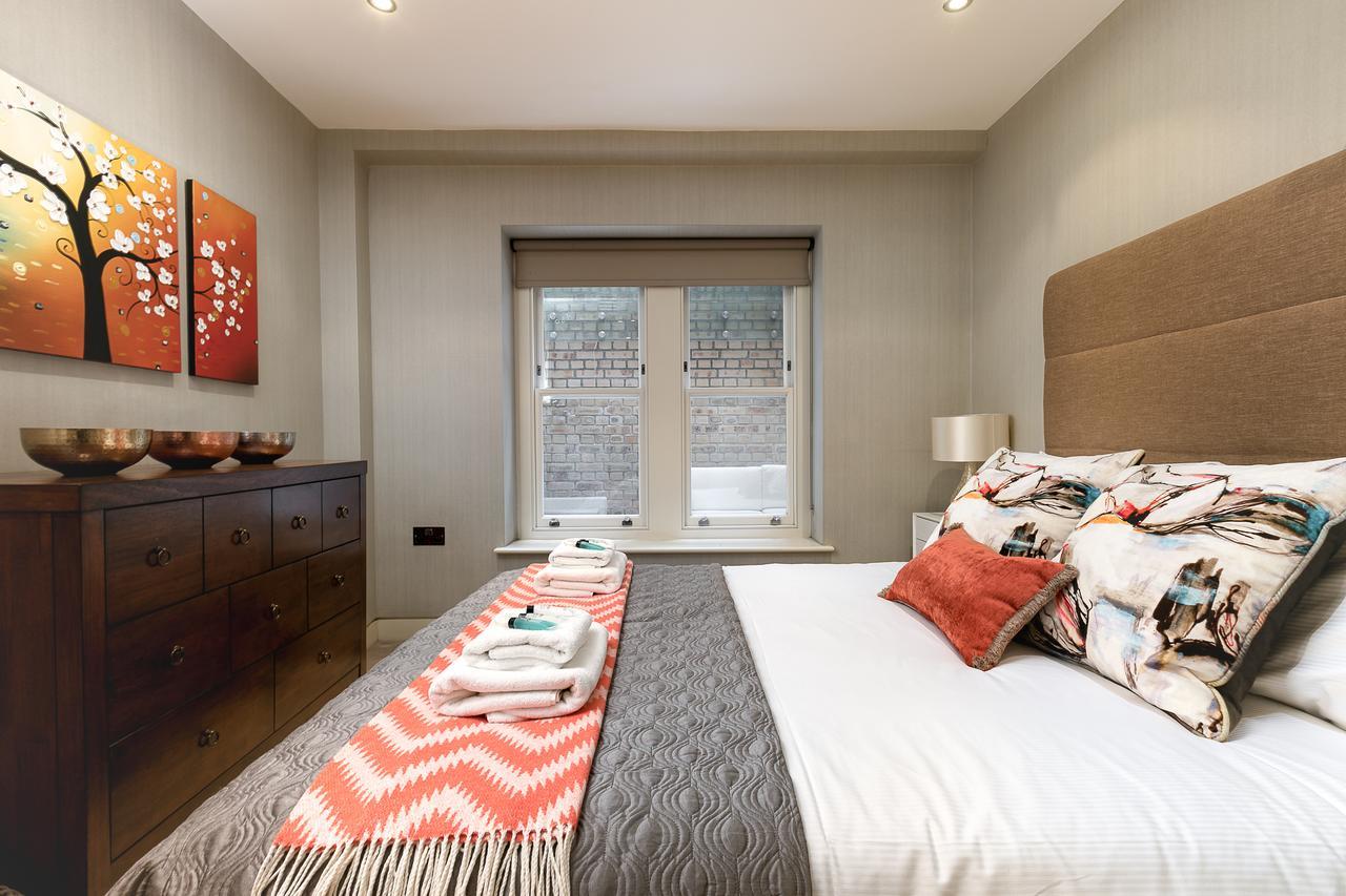 Warwick - By Sojourn * London