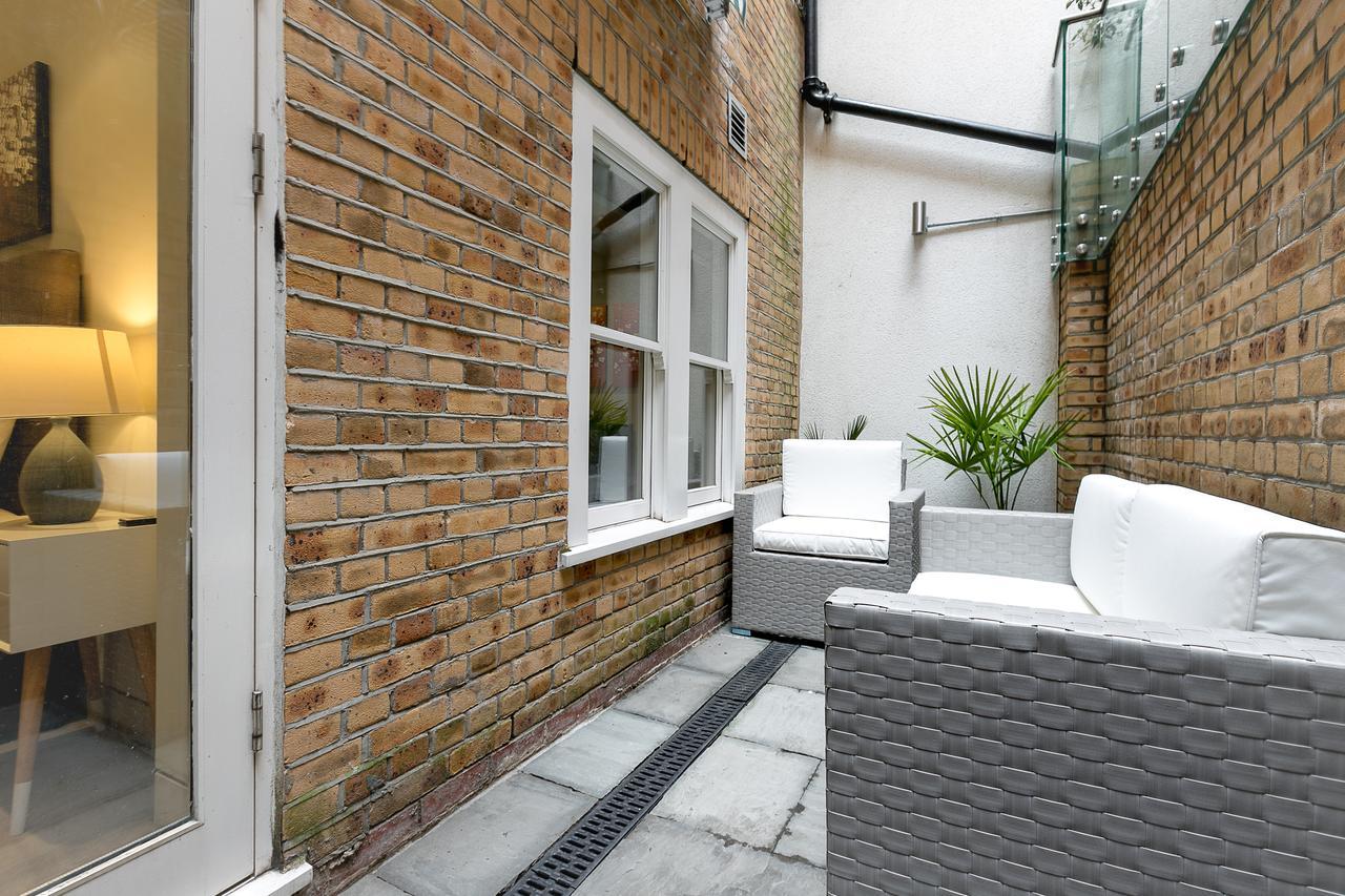 Warwick - By Sojourn London