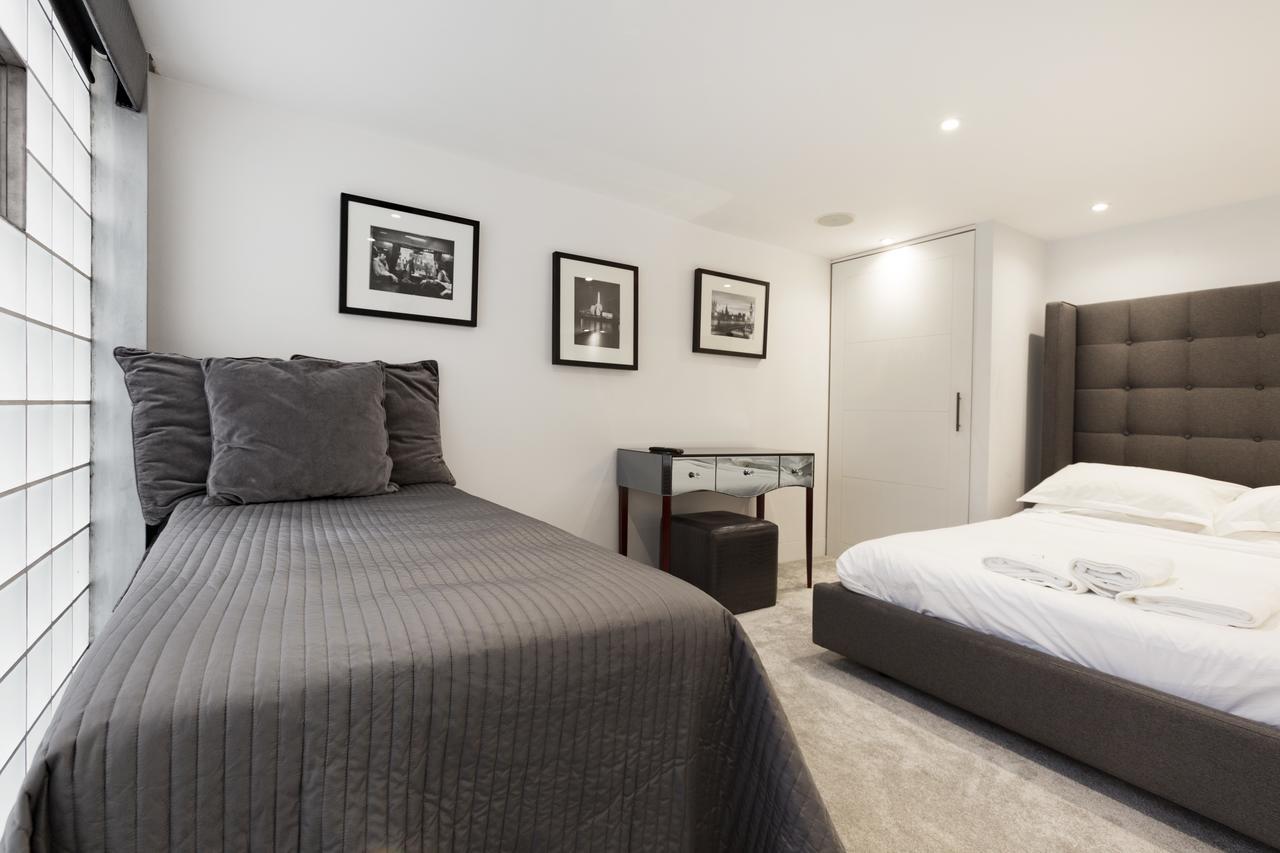Stylish 3 Bedroom Mews South Kensington Apartment London