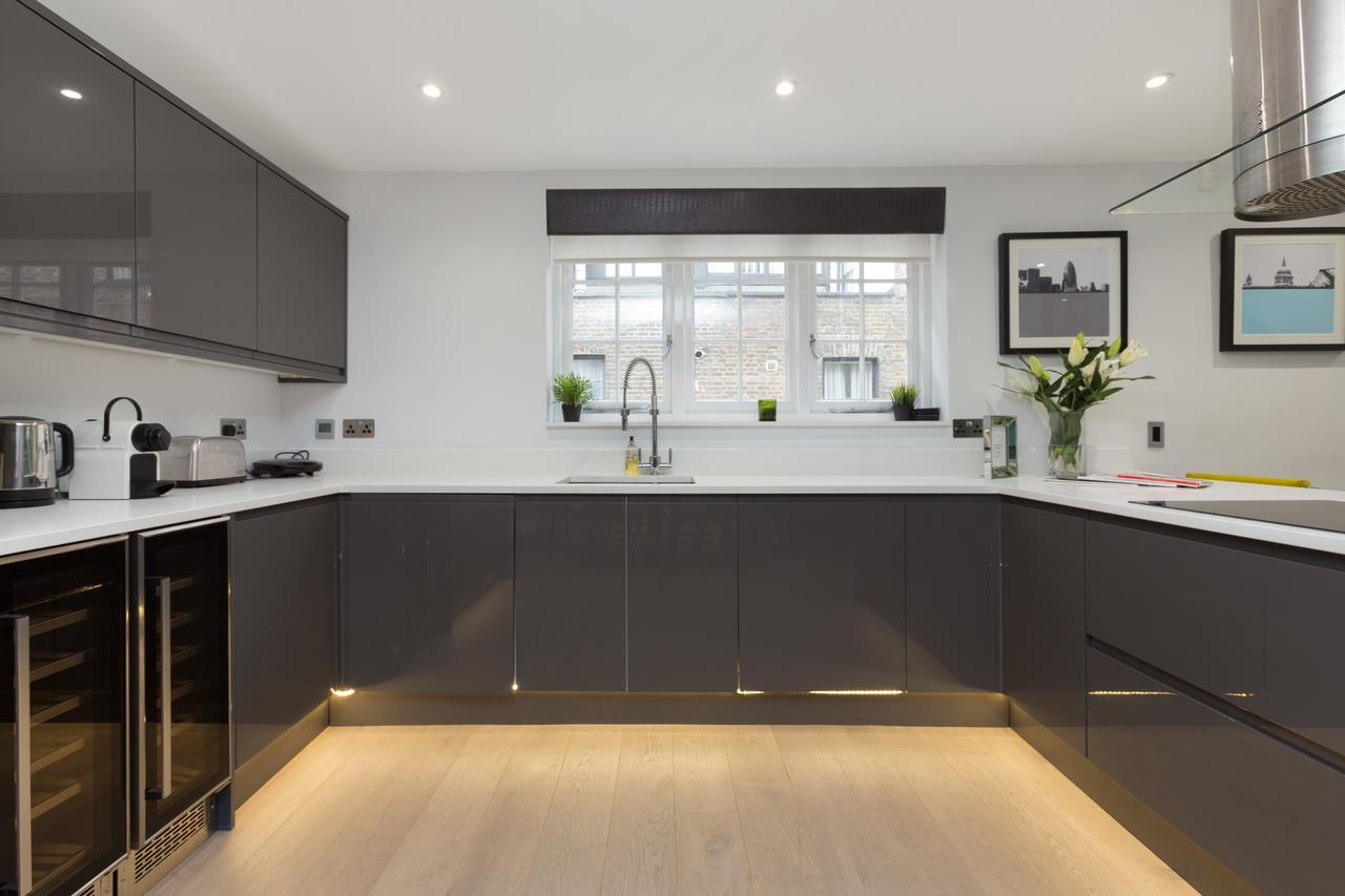 Stylish 3 Bedroom Mews South Kensington Apartment