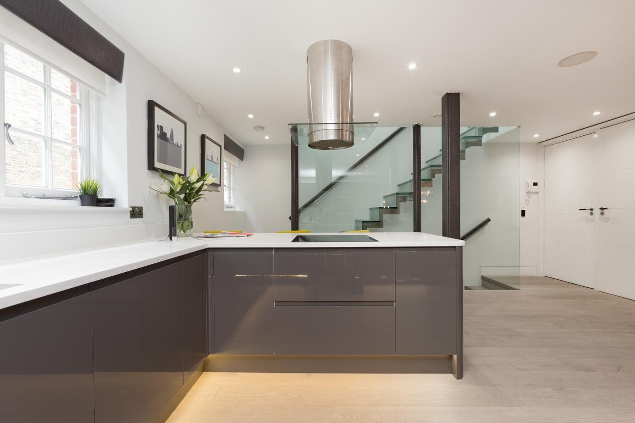 Stylish 3 Bedroom Mews South Kensington * London