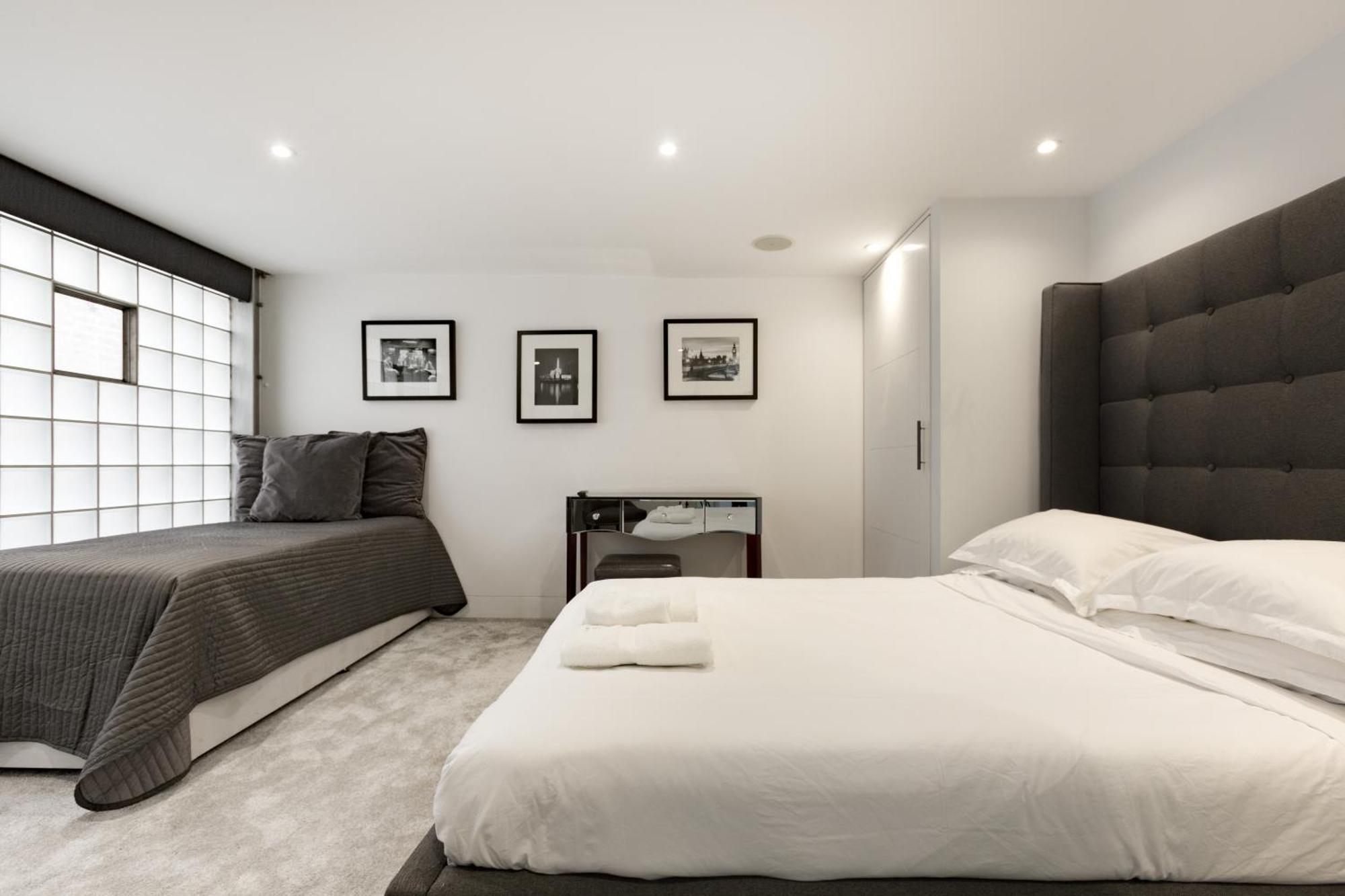 Stylish 3 Bedroom Mews South Kensington * London
