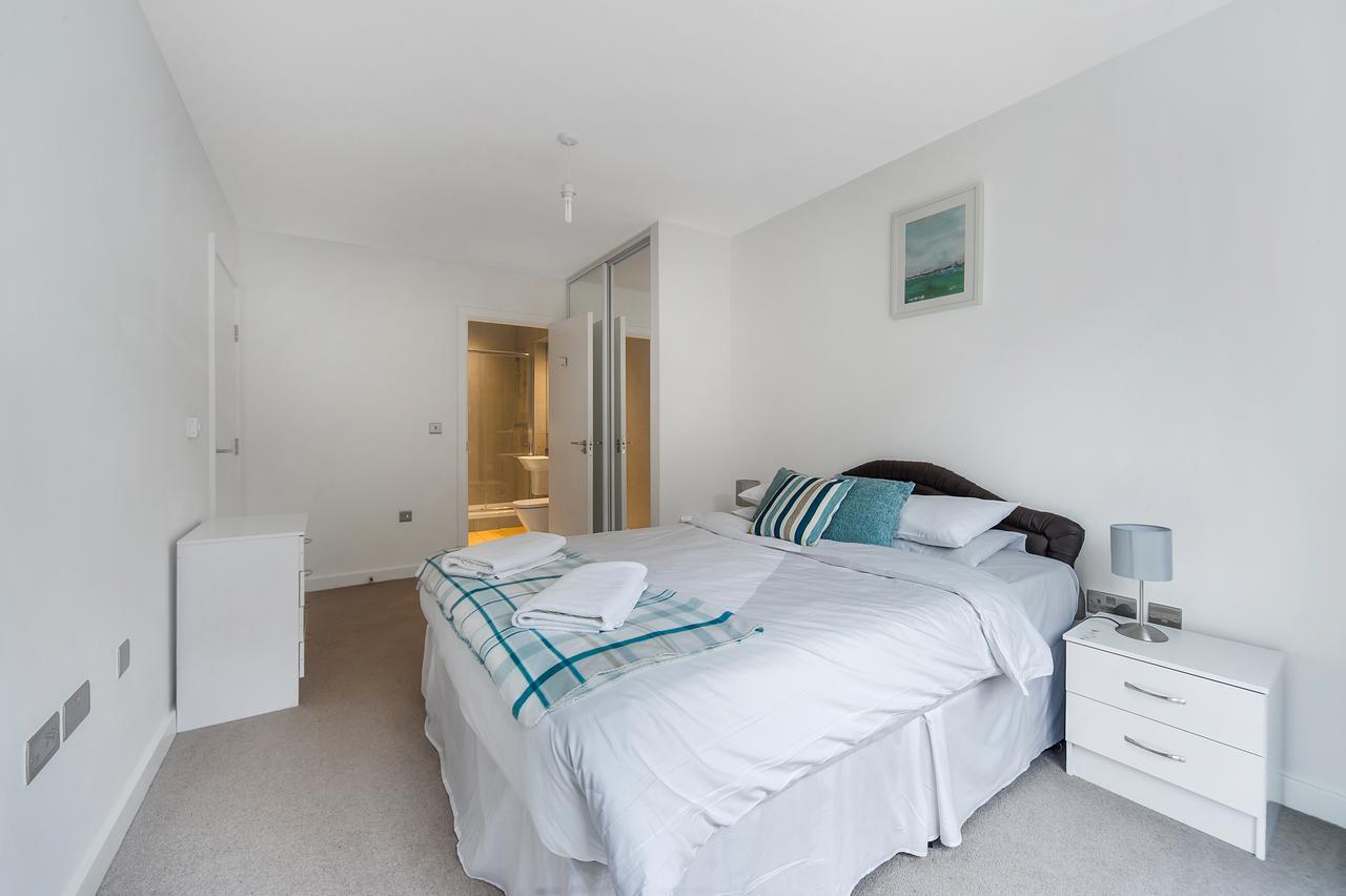 Apartment Greenwich Two Bedroom *