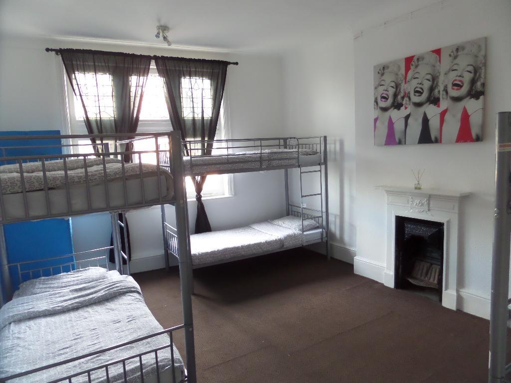 Hostel Boleyn Bunkhouse And Bar