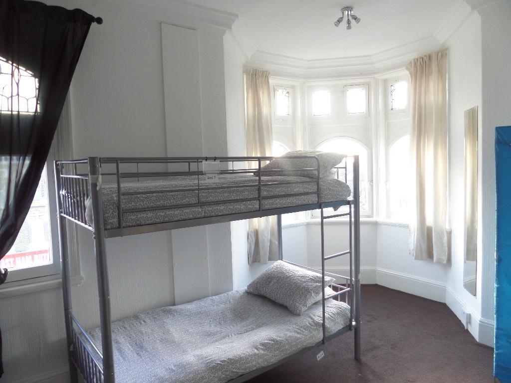 Boleyn Bunkhouse And Bar Hostel