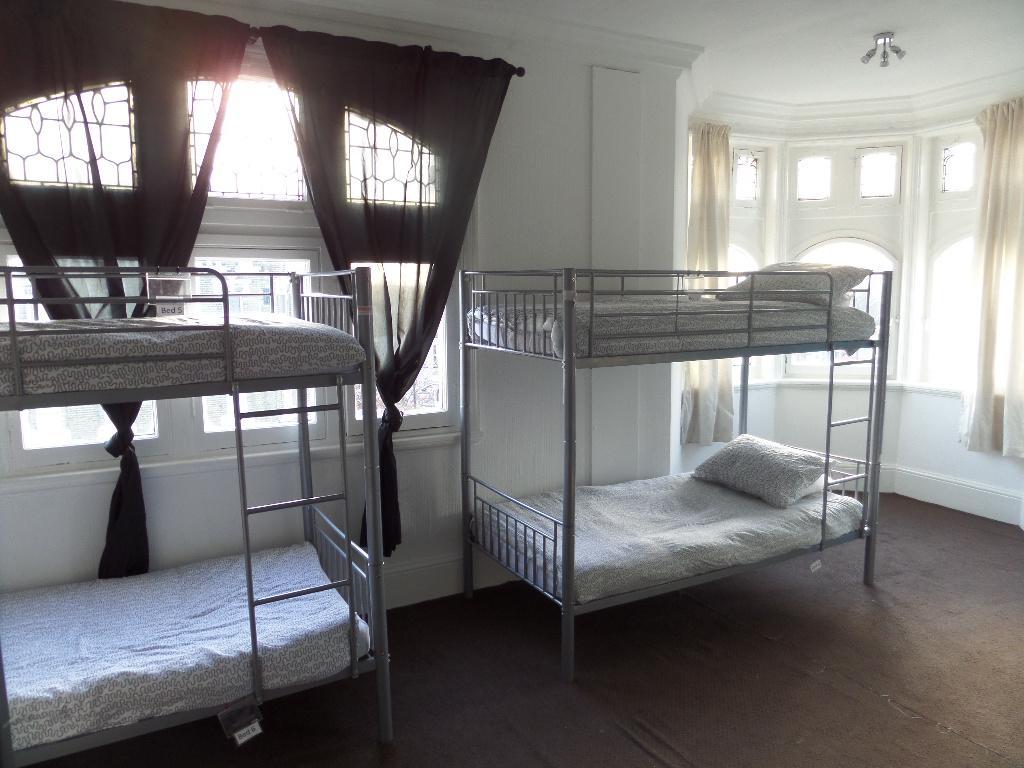 Hostel Boleyn Bunkhouse And Bar *