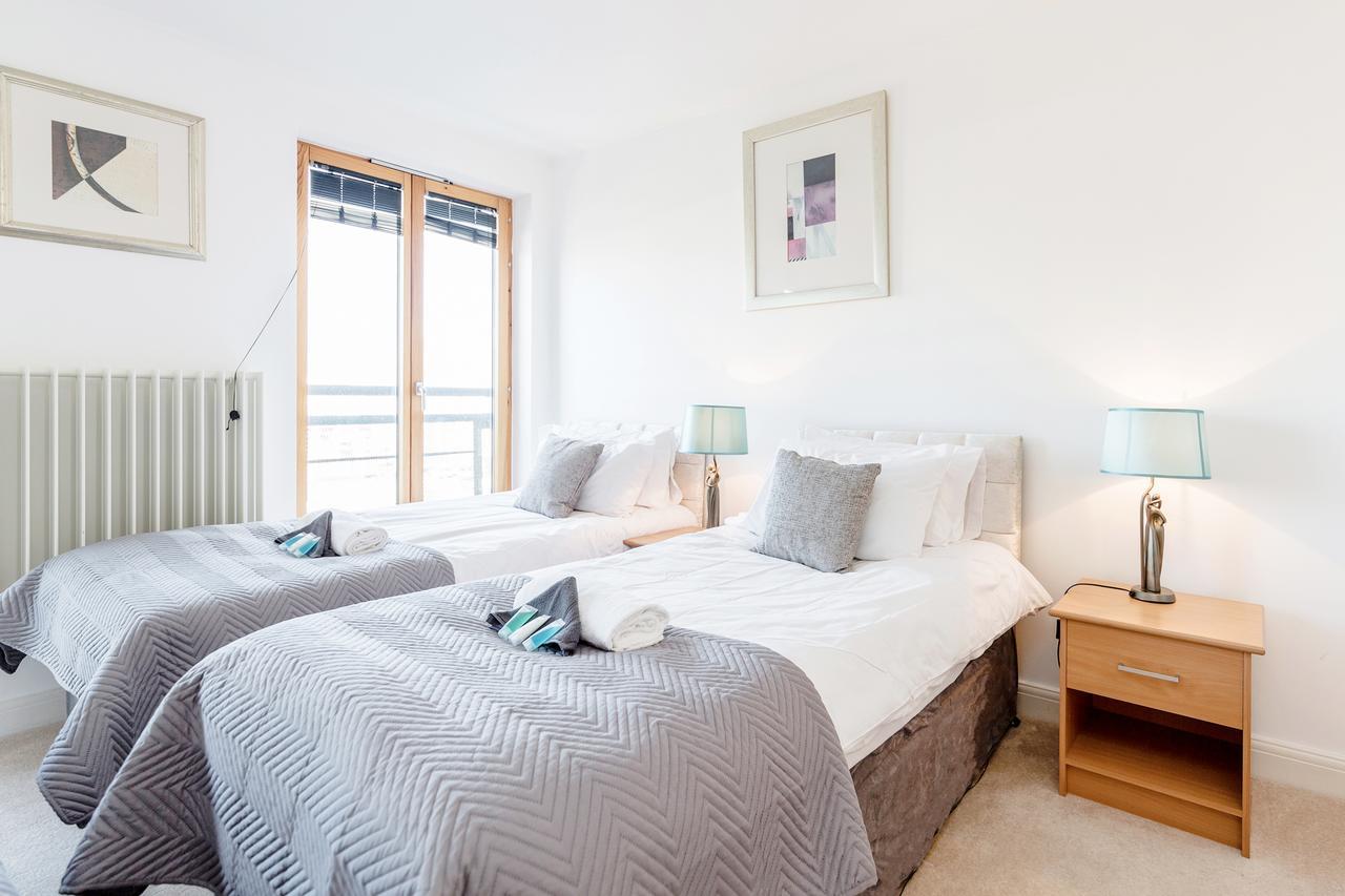 Docks Excel Apartment