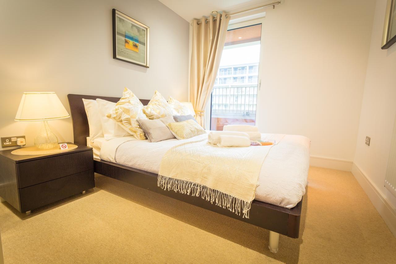 Apartment Dockside Walk - Canary Wharf *