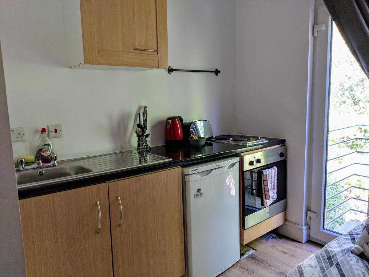 Holland Park Lifestyle Apartment