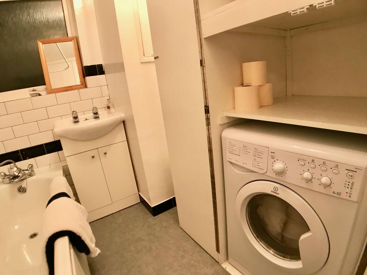 Apartment 5 Mins Putney Tube Station