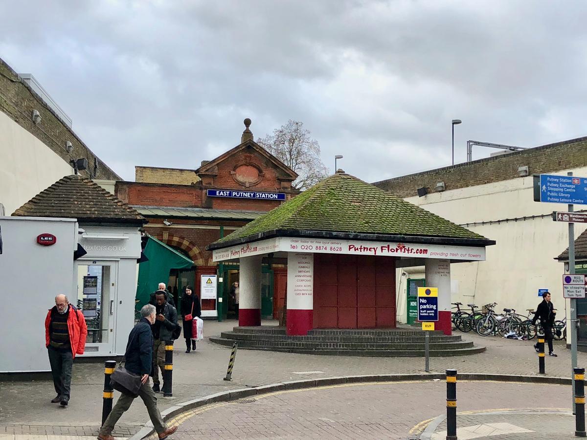 5 Mins Putney Tube Station * London