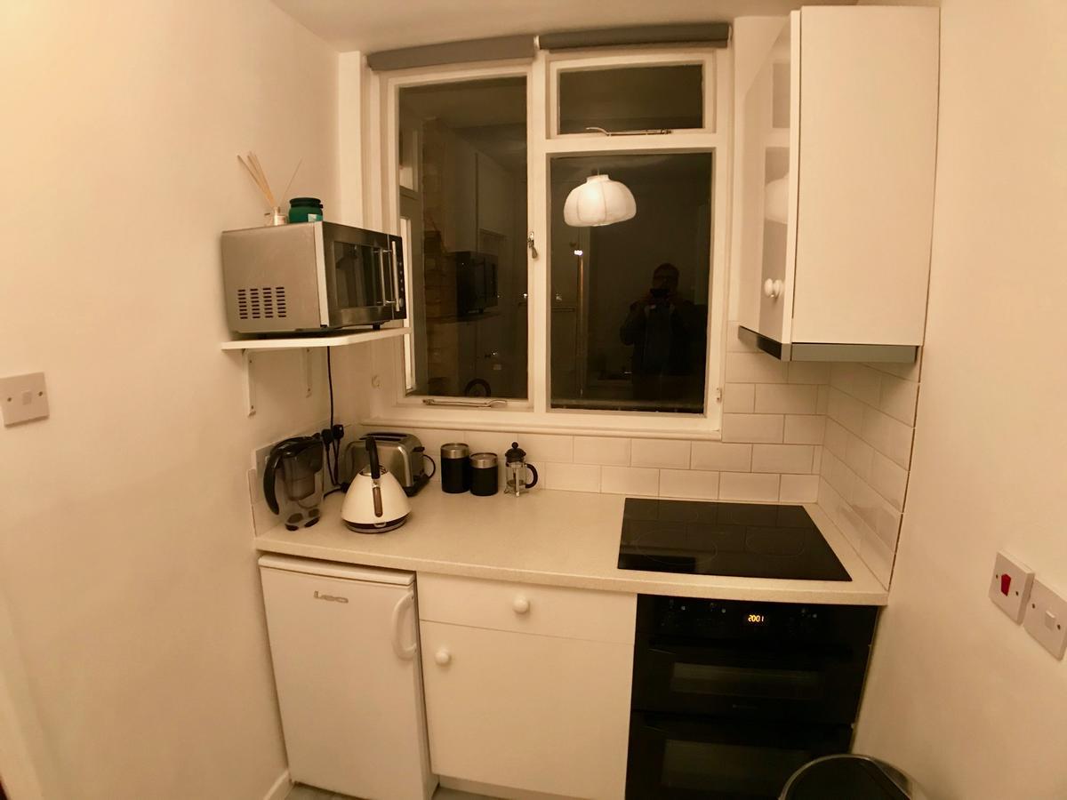 5 Mins Putney Tube Station * London