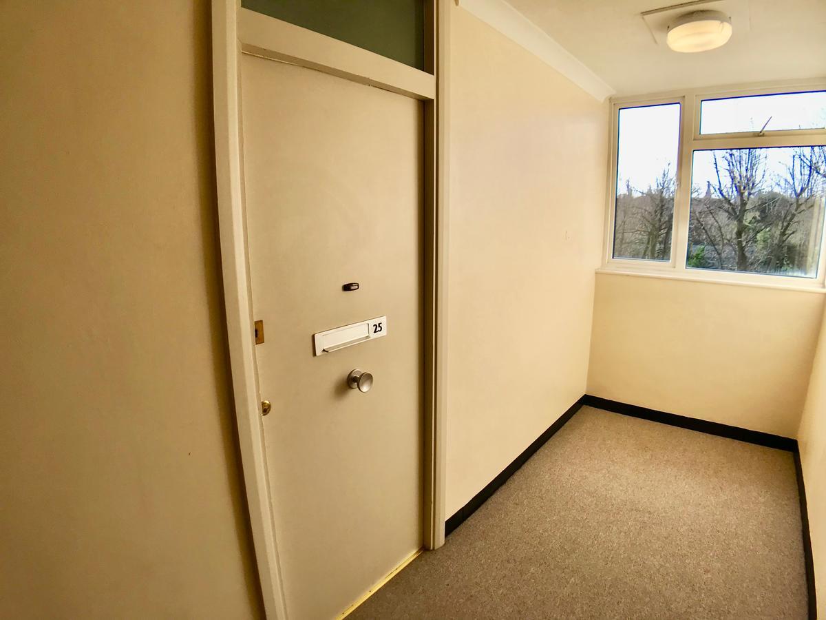 Apartment 5 Mins Putney Tube Station *