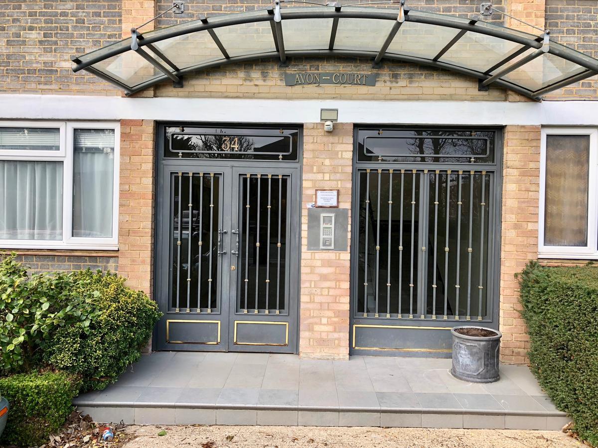 5 Mins Putney Tube Station Apartment
