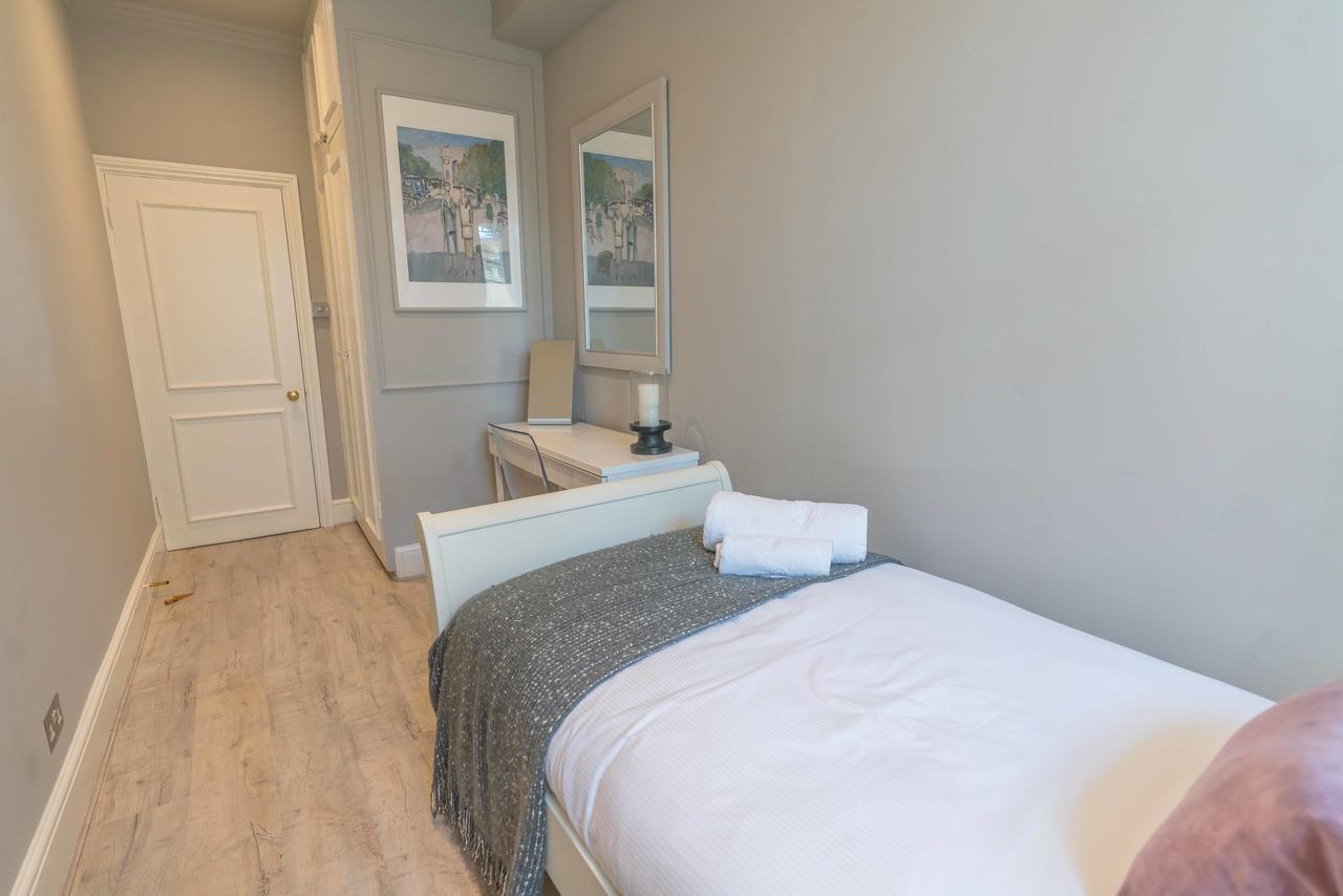 Stunning House In Chelsea By 5starstay
