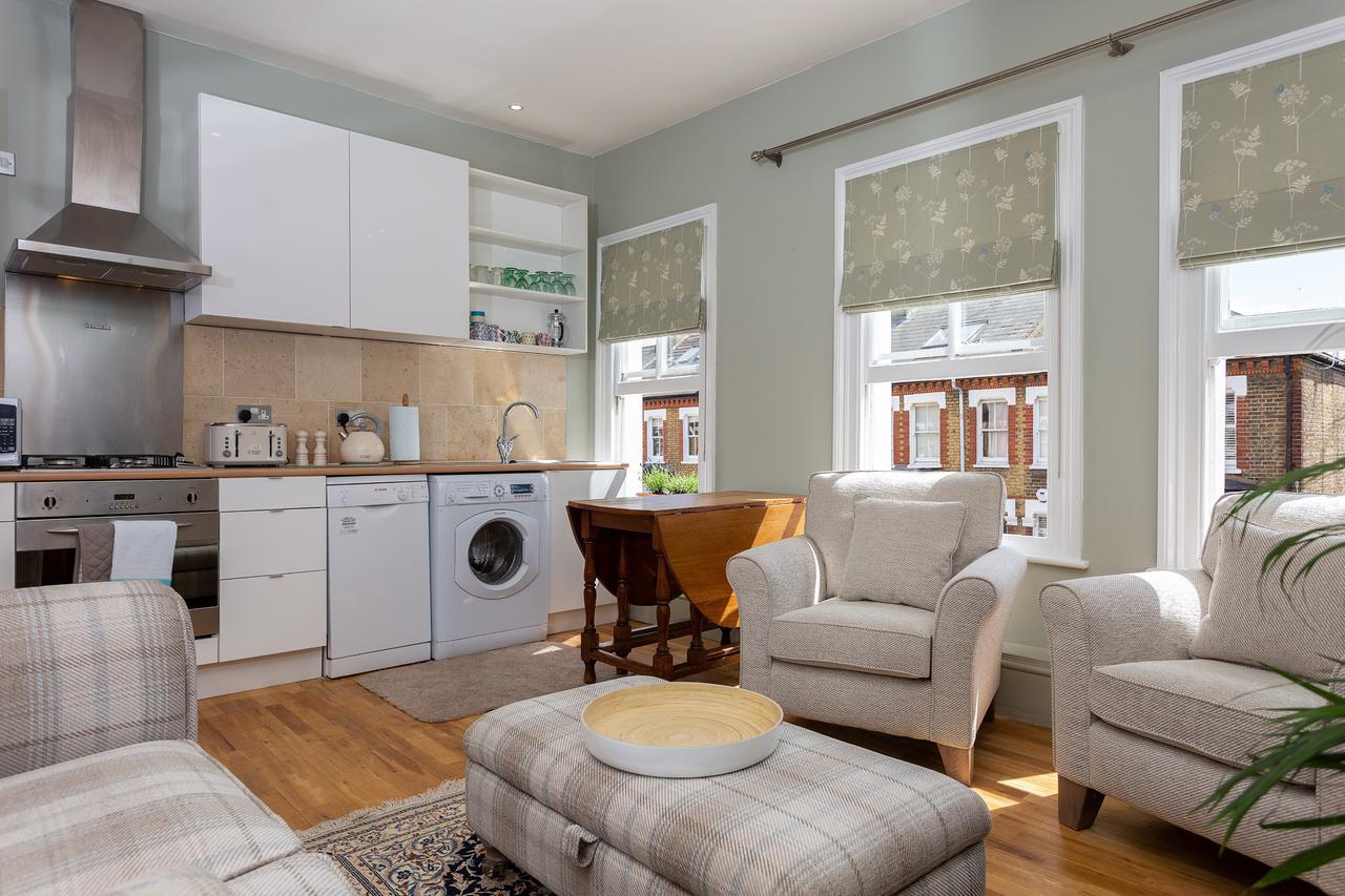 Quaint 2 Bedroom Flat - 9 Minutes Walk To Vauxhall Tube Apartment *