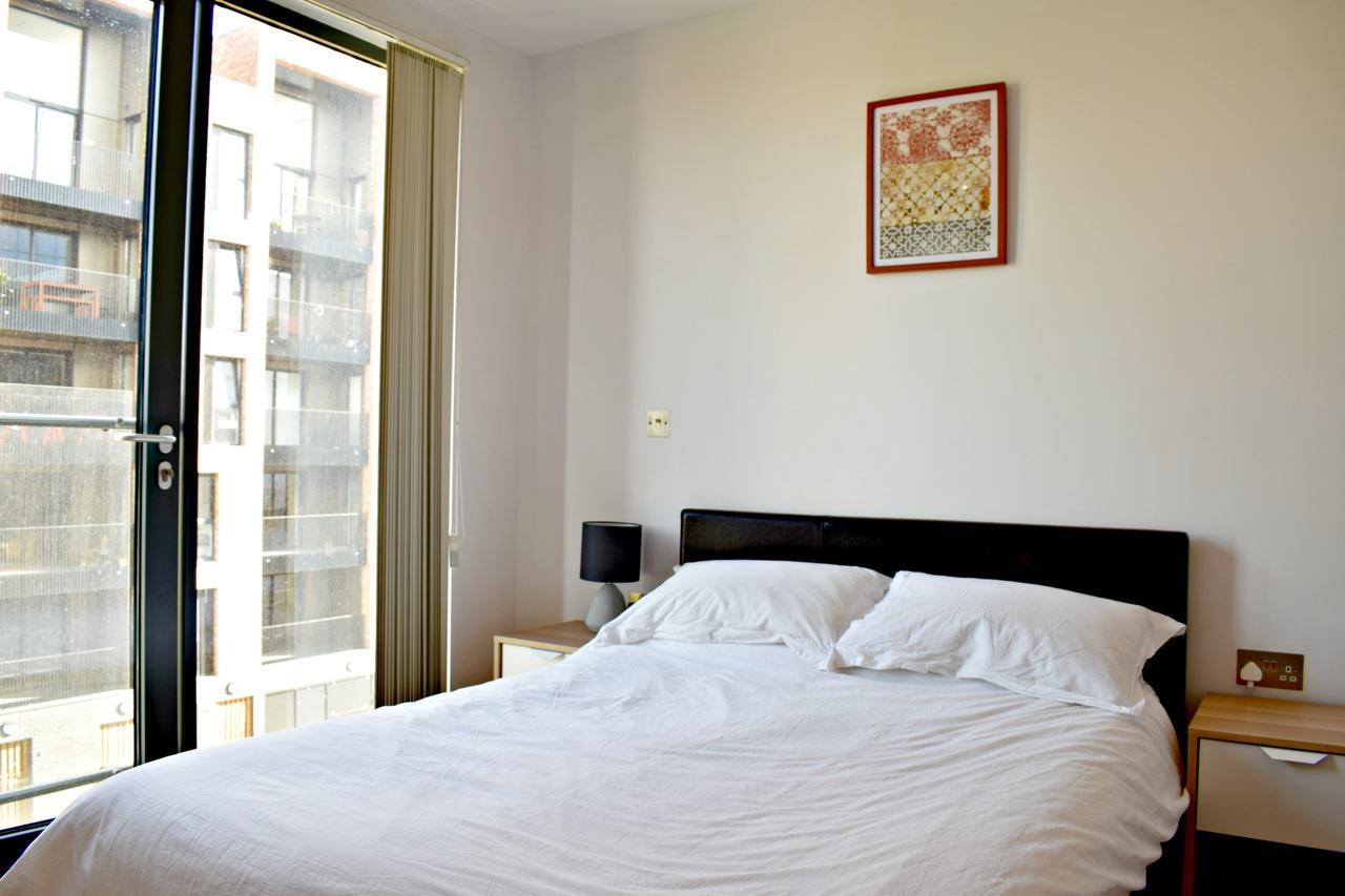 Modern 2 Bedroom Next To Olympic Park Apartment
