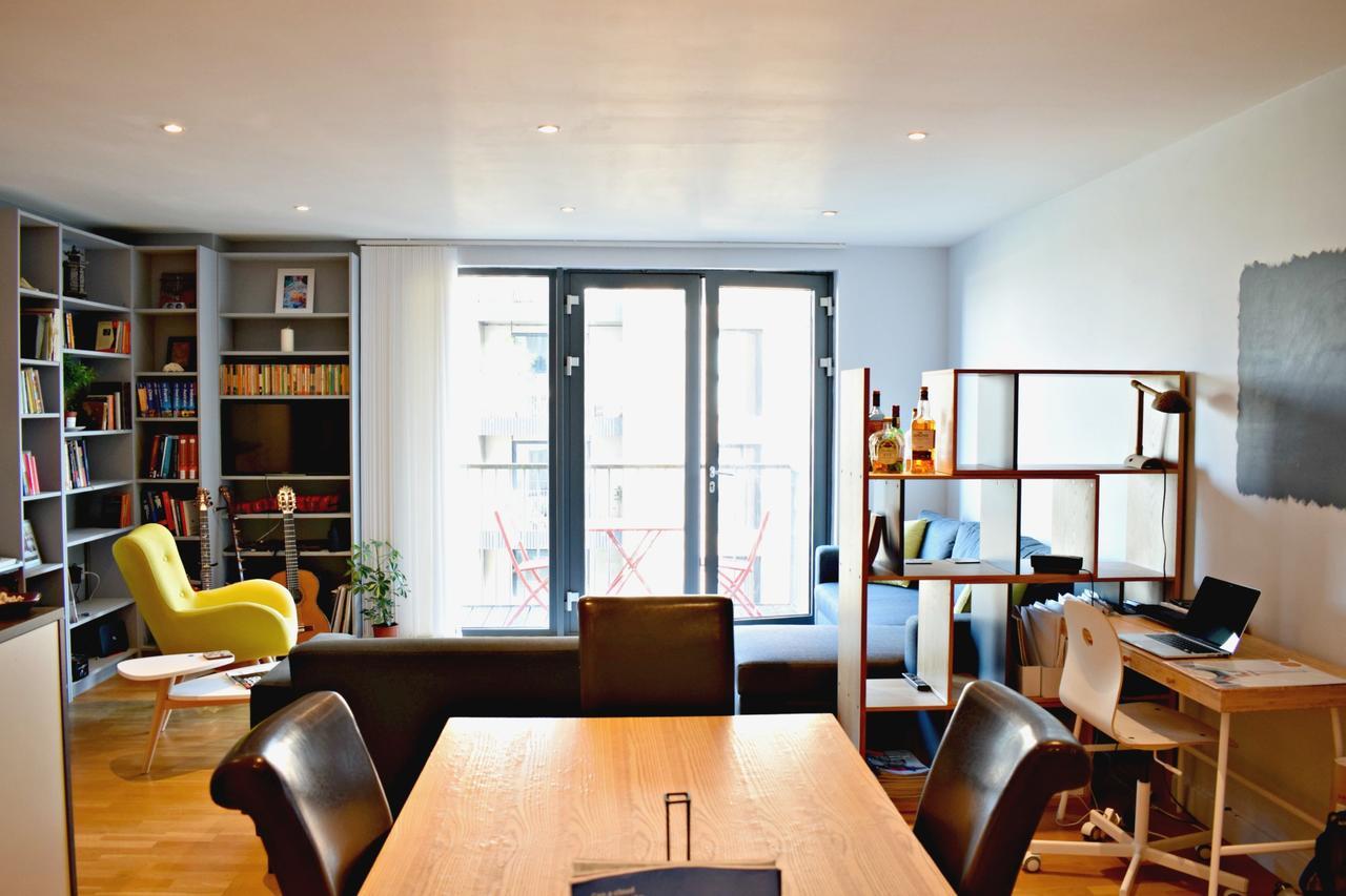 Modern 2 Bedroom Next To Olympic Park Apartment