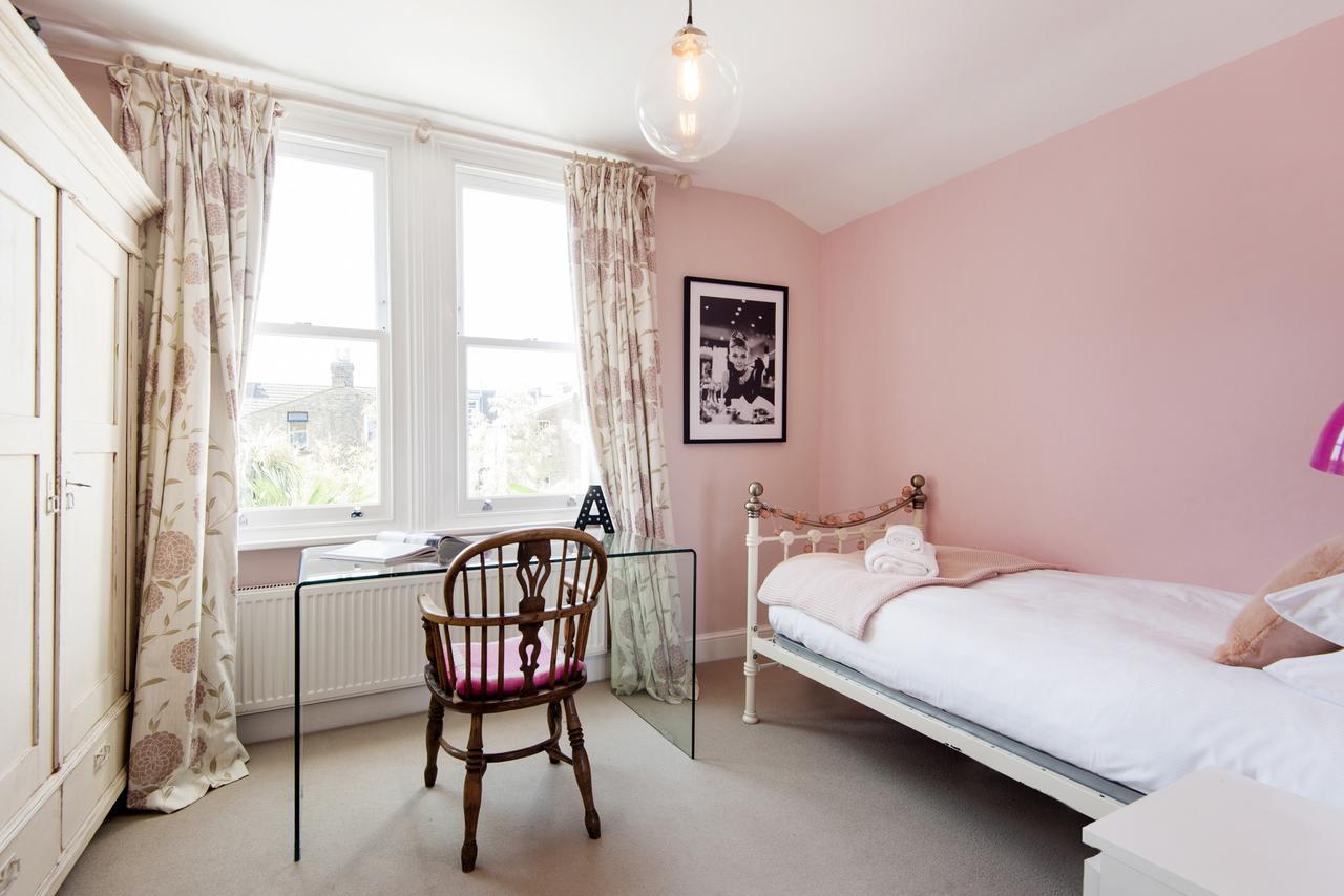 Holiday home Enchanting Southfields By King George's Park *