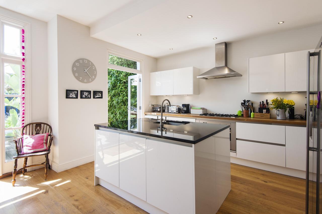 Holiday home Enchanting Southfields By King George's Park
