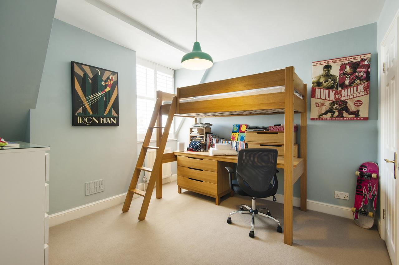 Holiday home Enchanting Southfields By King George's Park