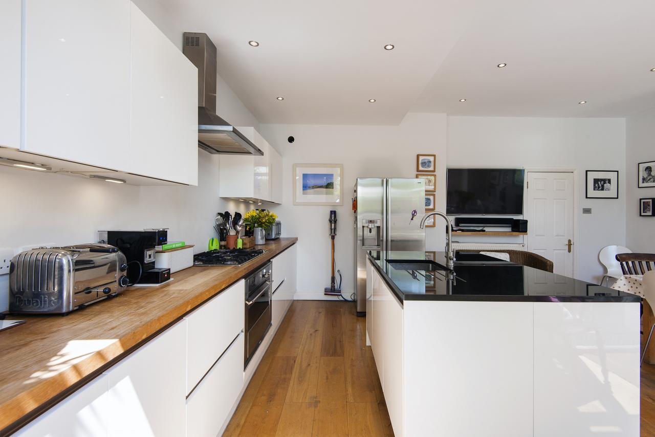 Holiday home Enchanting Southfields By King George's Park