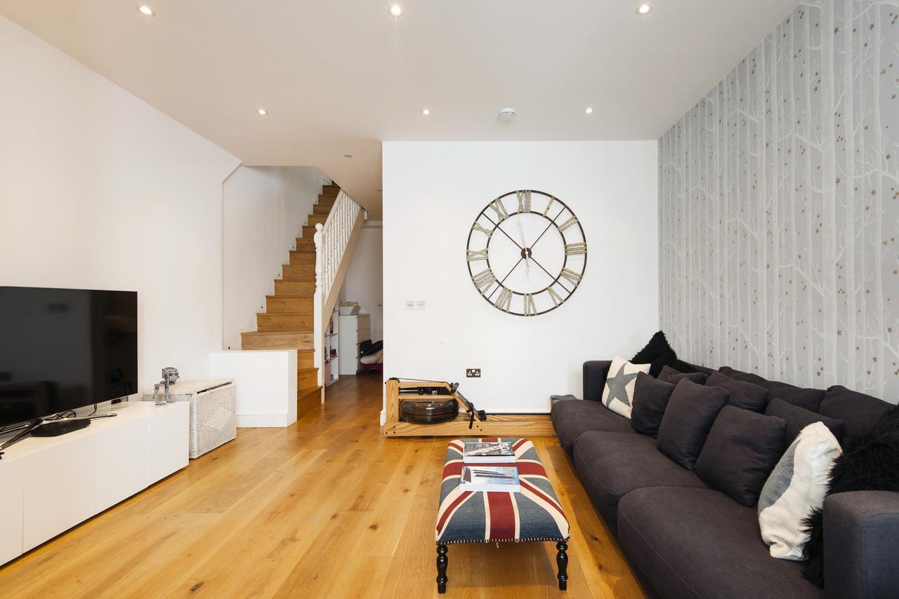 Enchanting Southfields By King George's Park Holiday home London
