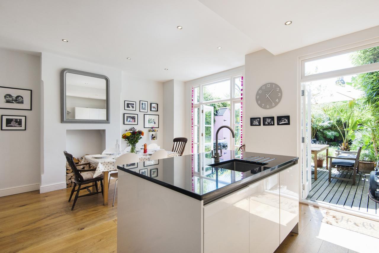 Enchanting Southfields By King George's Park London