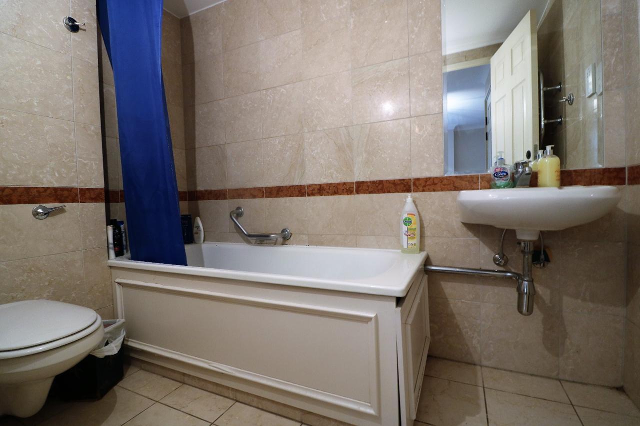 Inn Kilburn High Road London