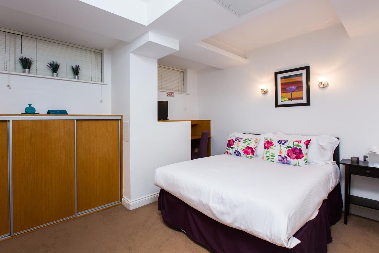 The Pods At Nell Gwynn 4*