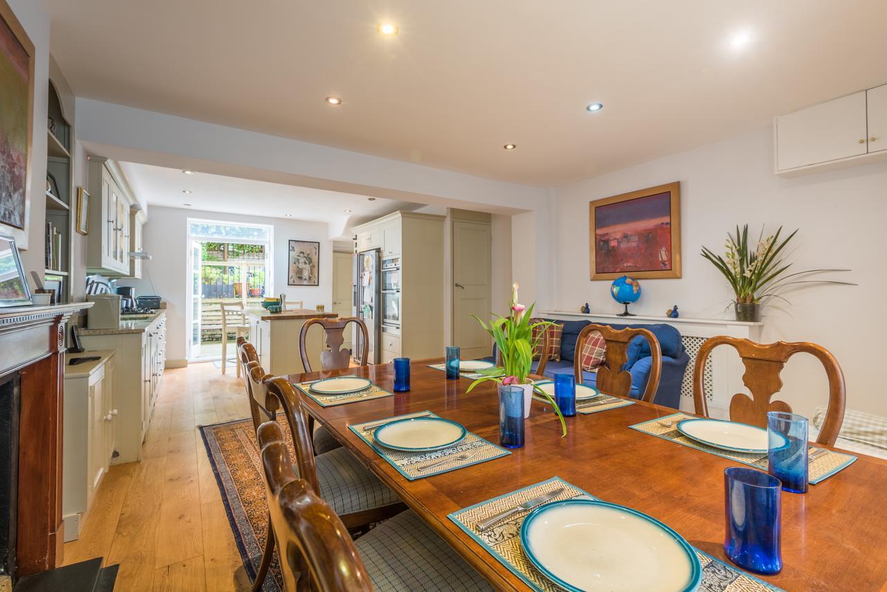 Large Family In Fulham * London